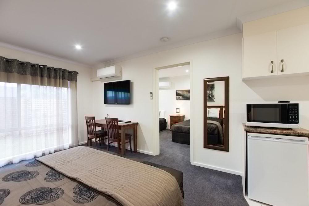 Addison Motor Motel 4*